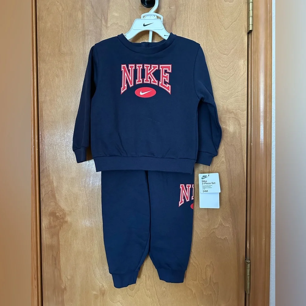 2 piece Nike Sweatsuit Navy Blue Top with Jogger bottoms and Red accents